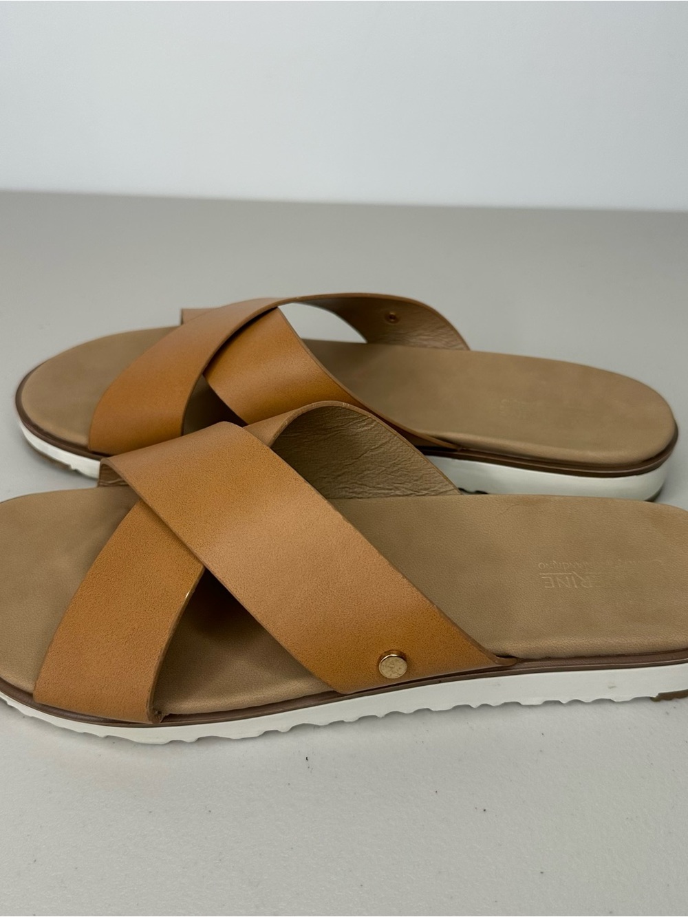 Catherine Malandrino Tan Criss Cross Slide Sandals Women’s Size 9